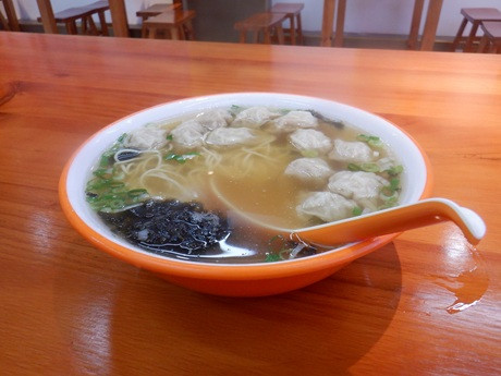 「鲜肉云呑面」@城隍 人民广场总店の写真