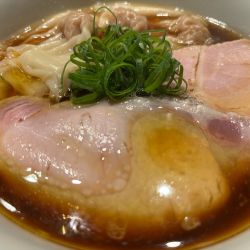 わんたんチャーシュー醤油らぁ麺＋まぶしご飯（2650円）