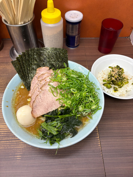 「全部乗せらーめん大半ライス」@横浜家系らーめん 武蔵家 川口店の写真