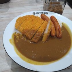 ロースカツカレー・ソーセージ（2本）トッピング