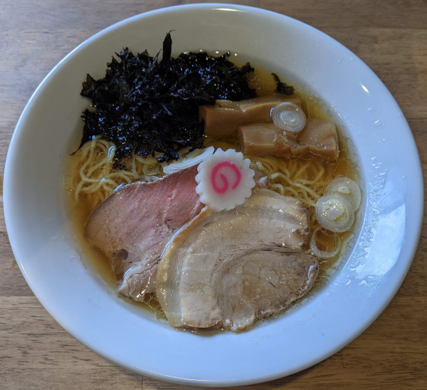 「いづるラーメン ～さらり～醤油 900円」@ラーメンいづるの写真