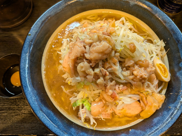 「小ラーメン1200円(大盛150円)+生卵70円」@豚星。の写真