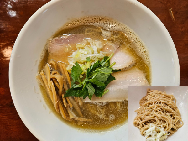 「煮干しらー麺+まぜ玉」@拉麺 芳の写真