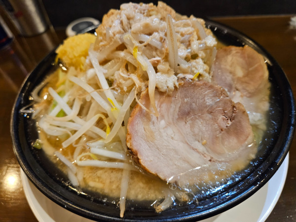 「少なめラーメン+アブラマシ」@Noodle Bar Oregaの写真