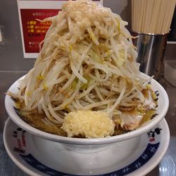 カレーらーめん1100円、野菜増し50円、細切れチャ100円