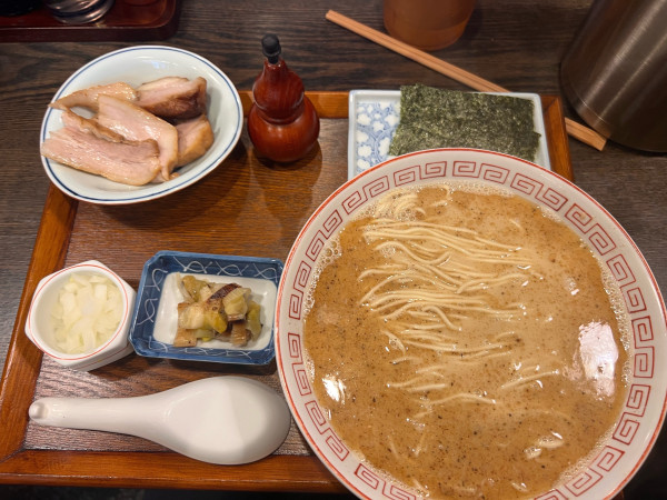 「中華そば（鯖）チャーシュー60gトッピング」@炭火焼き濃厚中華そば 倫道の写真