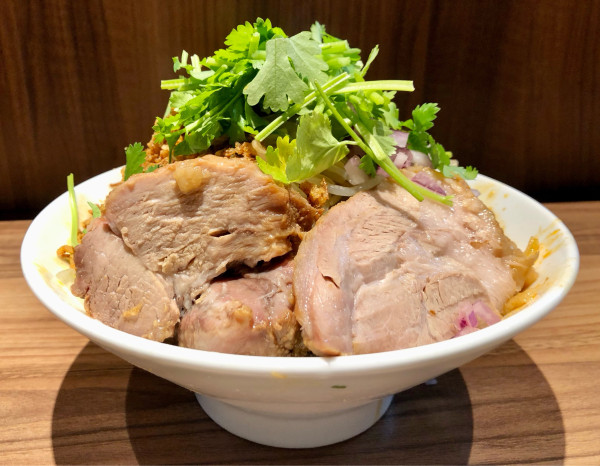 「トムヤム1450円　汁無し100円　パクチー100円」@らーめん菊の写真