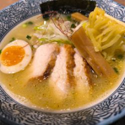 鶏白湯チャーシューそば(880)