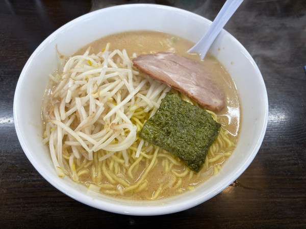 「大盛豚骨ラーメン　麺硬　1010円」@南京亭 狭山ヶ丘店の写真