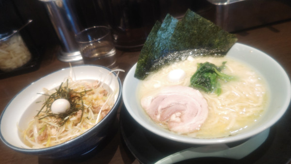「感謝デーラーメン塩５００円小ネギチャ丼３５０円」@町田商店 入間店の写真