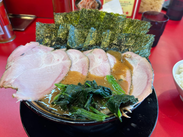 「チャーシューメン5枚　のり　カタコイオオ」@家系ラーメン王道家直伝 樹道家の写真