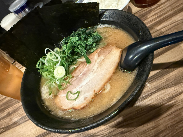 「ラーメン+半ライス」@横浜家系ラーメン まる金 石川家の写真