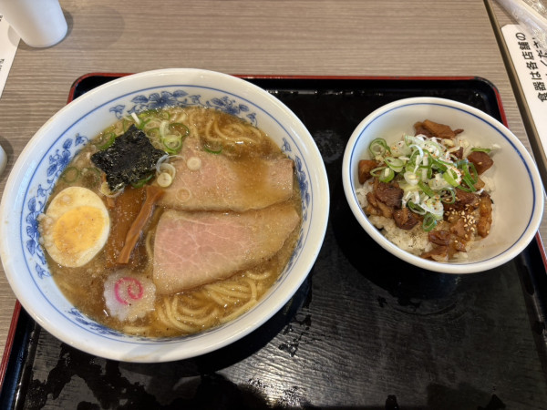 「中華そば　炙り肉飯」@松戸富田製麺 三井アウトレットパーク木更津店の写真