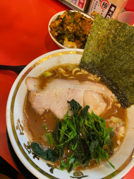 「並ラーメン900 ライス100」@家系ラーメン 裏大輝家 青物横丁店の写真