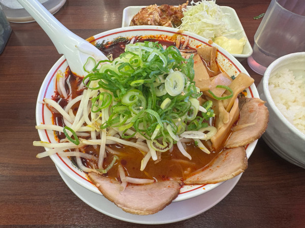 「辛みそもやしラーメン+唐揚げ定食」@ラーメン魁力屋 篠崎店の写真