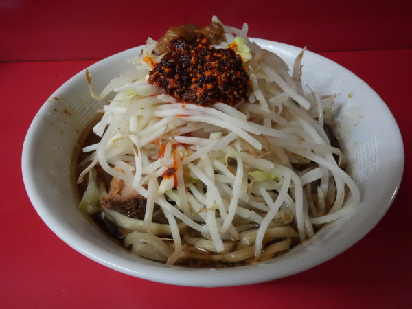 「小 ヤサイ＋アブラ＋辣油」@ラーメン二郎 千住大橋駅前店の写真