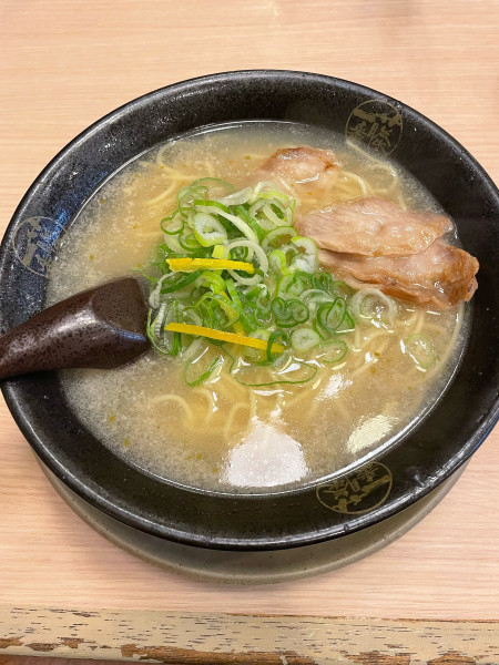 「ゆず塩 炙り豚トロラーメン」@藤一番 十一屋店の写真
