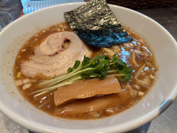 「醤油らぁ麺」@麺 やまらぁの写真