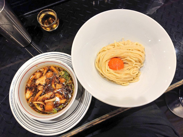 「【限定】セセリとキノコの月見つけ麺」@トーキョーニューミクスチャーヌードル 八咫烏 CHIKARABOの写真