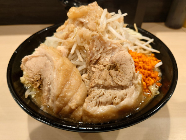 「大ラーメン 豚マシ  全マシ」@鷹の目 蒲田店の写真