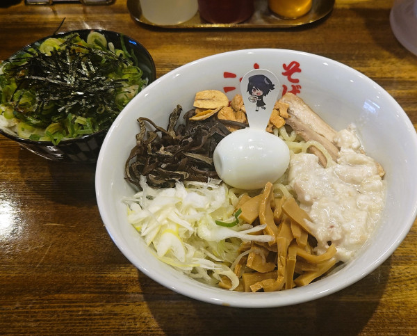 「あおぎり高校音霊魂子コラボ油そば（大）+ねぎめし」@東京麺珍亭本舗 とうきょうスカイツリー駅前店の写真