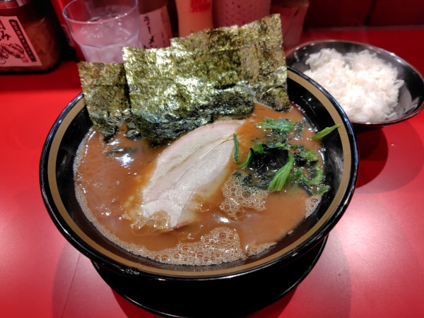 「ラーメン¥900」@家系ラーメン王道乃印ふく家の写真