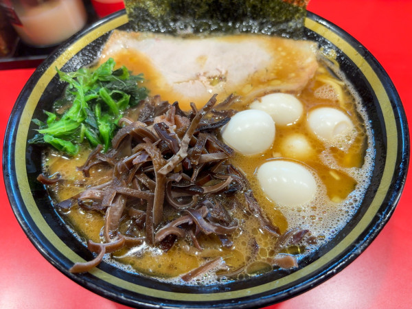「ラーメン (+うずら、きくらげ)」@七代目野中家の写真