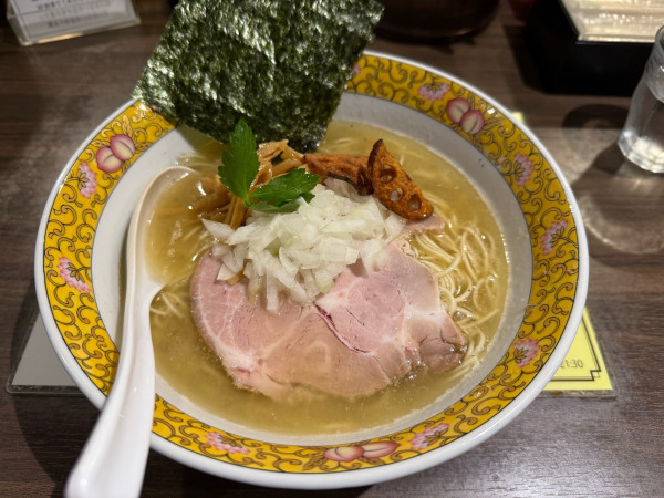 「焼き秋刀魚の濃密塩中華そば」@塩生姜らー麺専門店MANNISHの写真