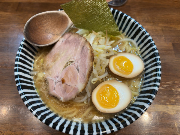「らぁめん(太麺)　味付玉子」@らぁめん めんやの写真