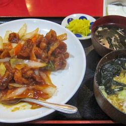 酢豚の定食　900円＋半ラーメン　200円