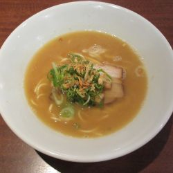 鶏白湯（930円）