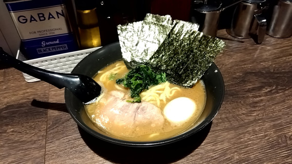 「味玉らーめん並（９００円）」@らーめん 吟太の写真