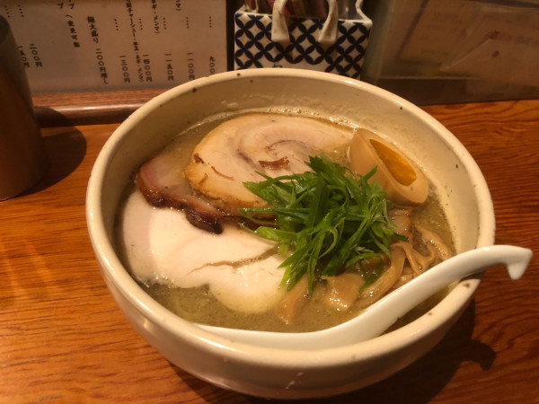 「肉麺（1,400円）、煮干しスープ（100円）」@麺屋 臥龍の写真