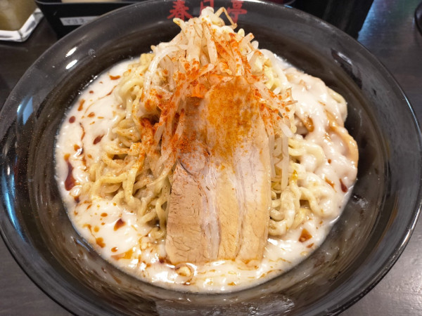 「鶏豚油そば特盛」@油そば春日亭 つくばEX研究学園店の写真