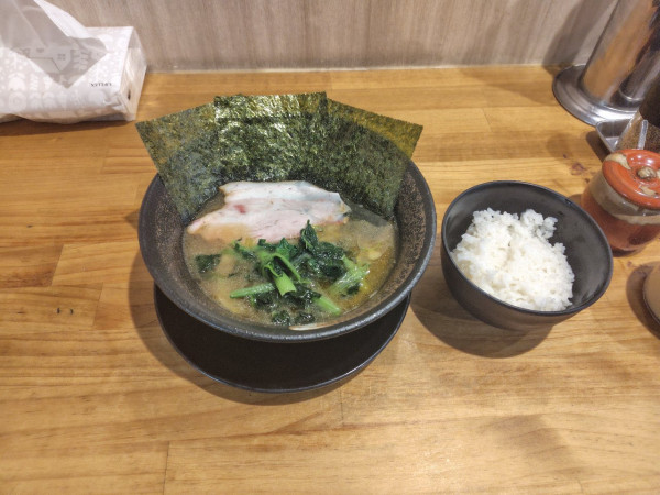 「豚骨醤油ラーメン」@麺家 燻の写真