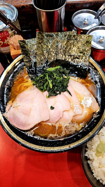 「中盛りチャーシューメンとライス🍚」@環2家の写真