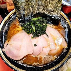 中盛りチャーシューメンとライス🍚