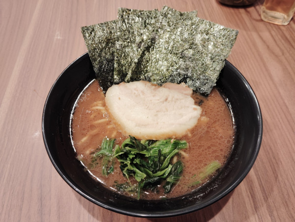 「らーめん　　　1000円（夜の価格）」@家系らーめん押忍の写真