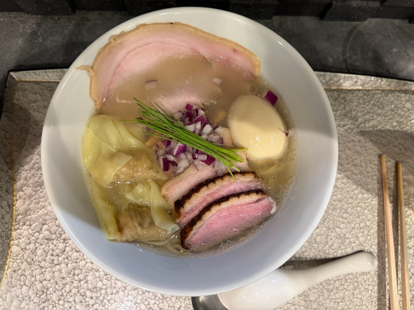 「特城中華そば醤油」@宍道湖しじみ中華蕎麦 琥珀 池袋店の写真