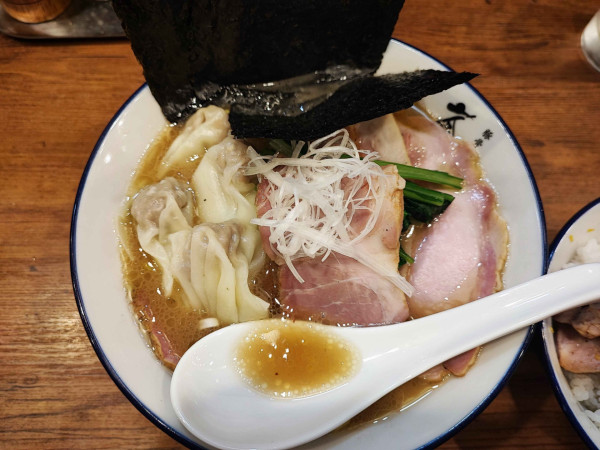 「ワンタンチャーシューメン　全部普通」@豚骨 蒼翔の写真