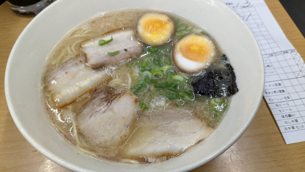 「チャーシューメン700円」@名代ラーメン亭 博多駅地下街店の写真