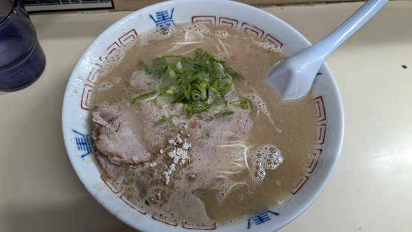 「ラーメン800円」@八ちゃんラーメン 薬院本店の写真