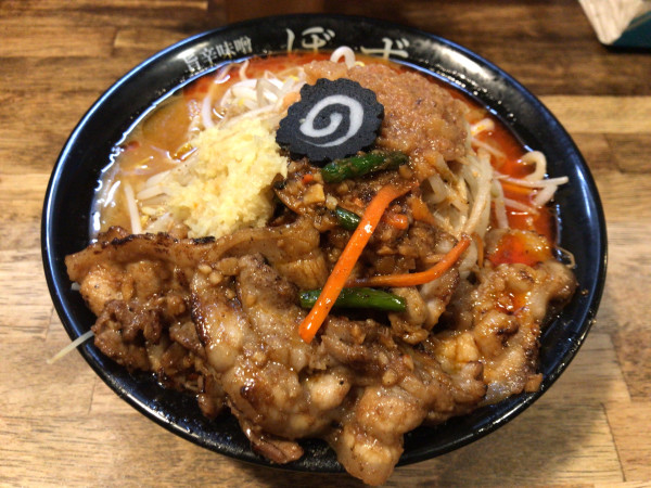 「旨辛味噌らーめん 中(ヤサイ、ショウガ、ミソアブラ) 1030円」@旨辛味噌らーめん ぼんずの写真