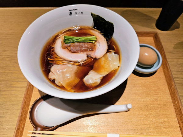 「わんたん醤油らぁ麺味玉付」@NIPPON RAMEN 凛 TOKYOの写真