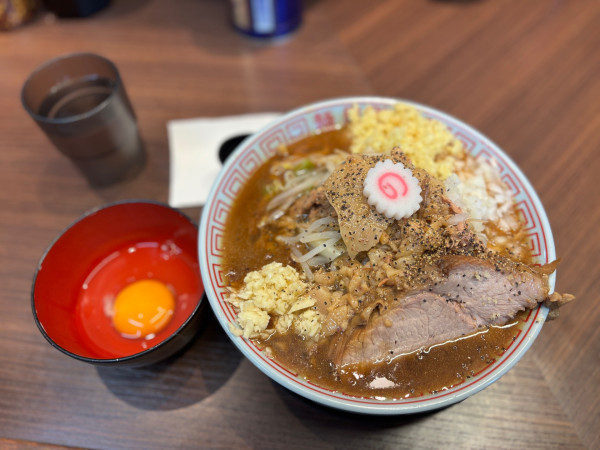 「限定【KANAMACHIぶらっく】」@麺屋 神工の写真