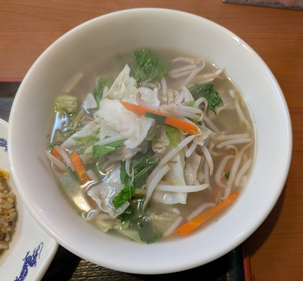 「野菜タンメンと半炒飯(又は水餃子)：850円」@千鶴屋の写真