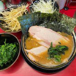 ネギチャーシューメン(白)、生ほうれん草