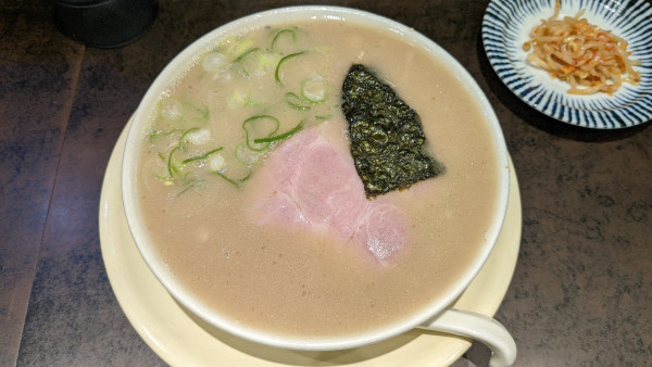 「豚骨ラーメン950円」@中洲 川端 きりんの写真