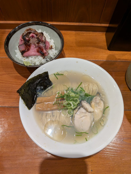 「柚子香る牡蠣塩そば+和牛ローストビーフ丼」@麺屋 真心の写真