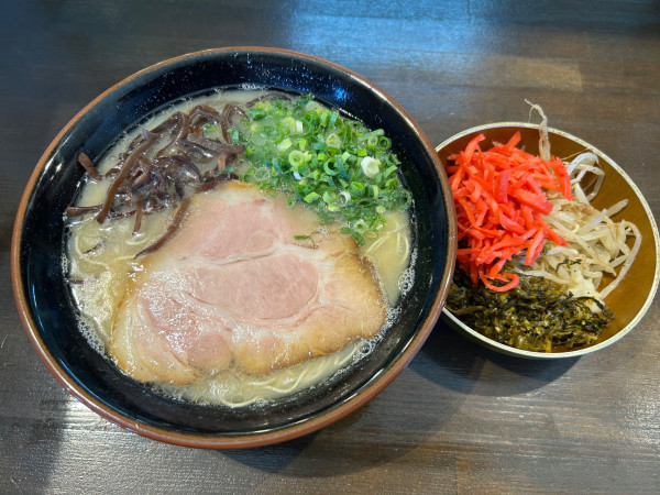 「博多ラーメン(850¥)」@博多らーめん 麺屋 小鉄 日立店の写真